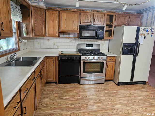 5306 E CAMBRON Avenue, Chillicothe, IL 61523