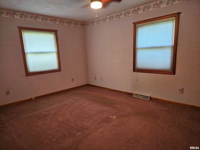 5306 E CAMBRON Avenue, Chillicothe, IL 61523