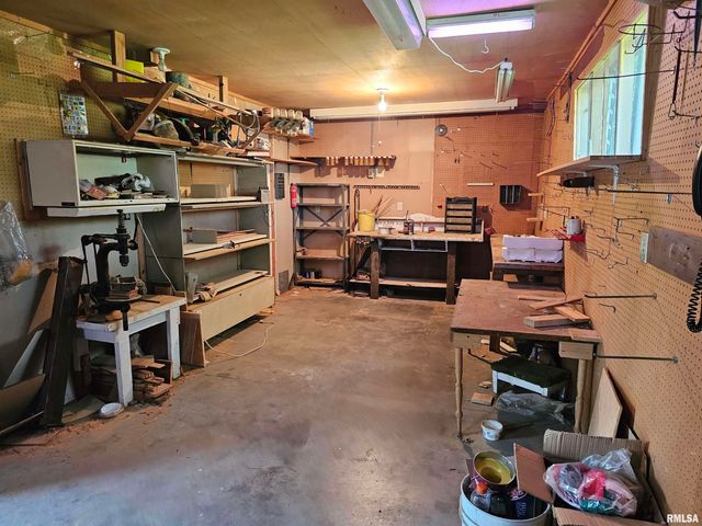 5306 E CAMBRON Avenue, Chillicothe, IL 61523