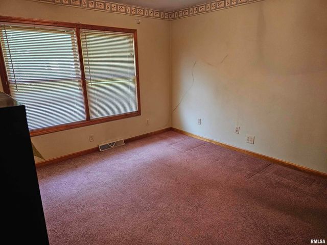 5306 E CAMBRON Avenue, Chillicothe, IL 61523