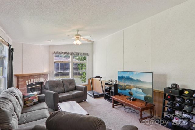 122 Dena Nix Lane, Hendersonville, NC 28792