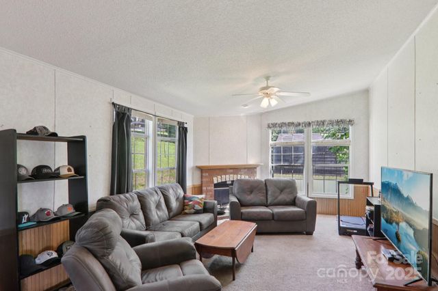 122 Dena Nix Lane, Hendersonville, NC 28792