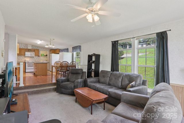 122 Dena Nix Lane, Hendersonville, NC 28792
