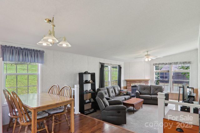 122 Dena Nix Lane, Hendersonville, NC 28792