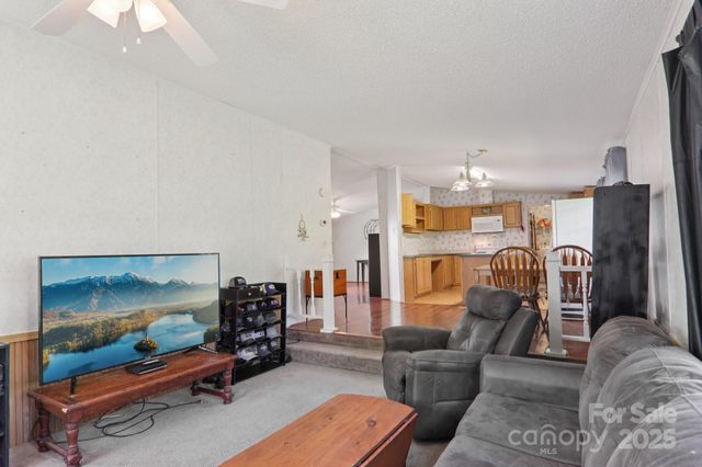 122 Dena Nix Lane, Hendersonville, NC 28792