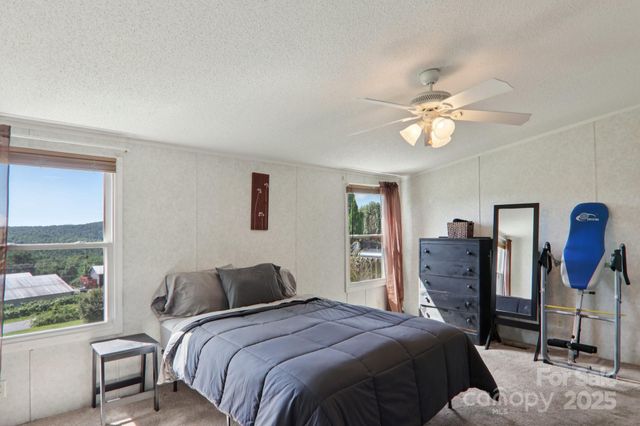 122 Dena Nix Lane, Hendersonville, NC 28792