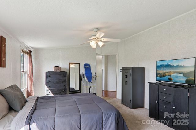 122 Dena Nix Lane, Hendersonville, NC 28792
