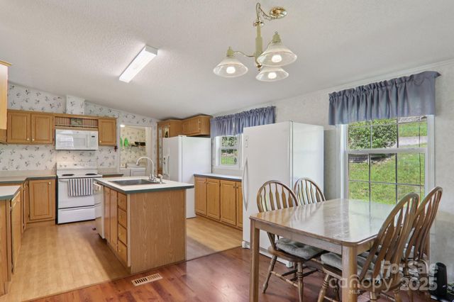 122 Dena Nix Lane, Hendersonville, NC 28792