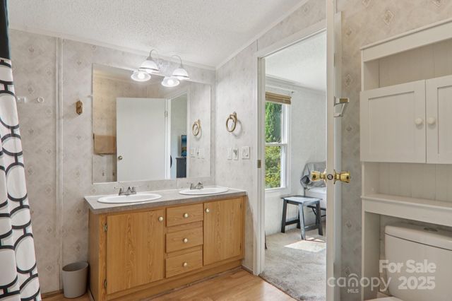 122 Dena Nix Lane, Hendersonville, NC 28792
