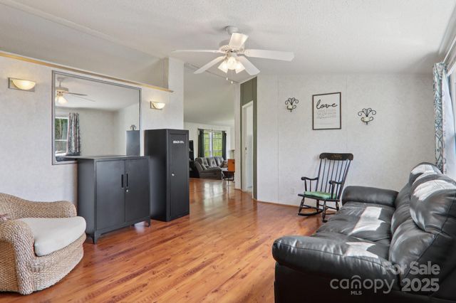 122 Dena Nix Lane, Hendersonville, NC 28792