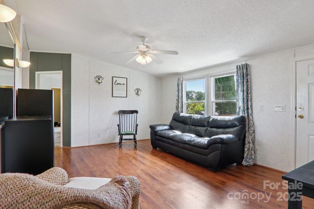 122 Dena Nix Lane, Hendersonville, NC 28792