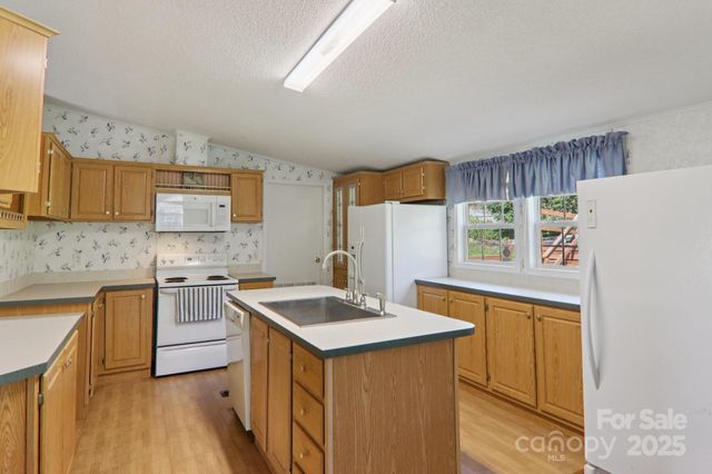 122 Dena Nix Lane, Hendersonville, NC 28792