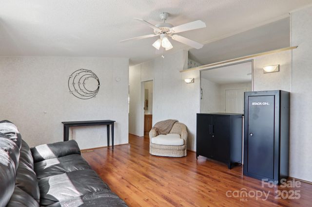 122 Dena Nix Lane, Hendersonville, NC 28792
