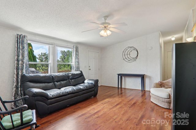 122 Dena Nix Lane, Hendersonville, NC 28792