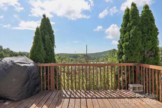 122 Dena Nix Lane, Hendersonville, NC 28792