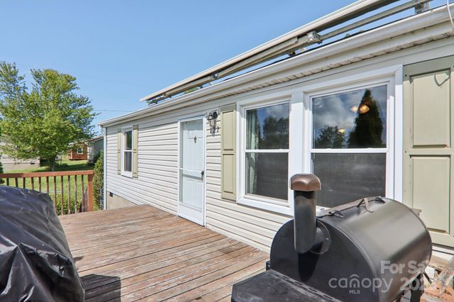 122 Dena Nix Lane, Hendersonville, NC 28792
