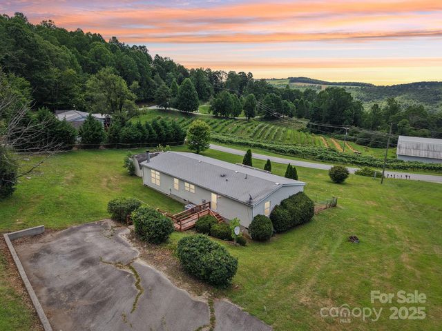 122 Dena Nix Lane, Hendersonville, NC 28792