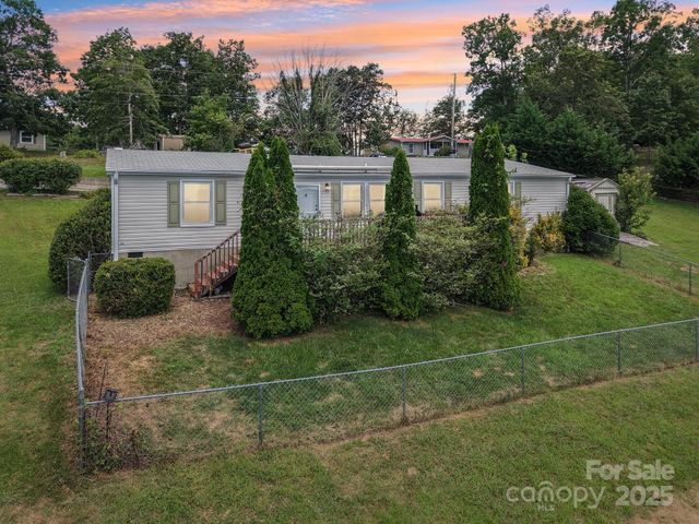 122 Dena Nix Lane, Hendersonville, NC 28792