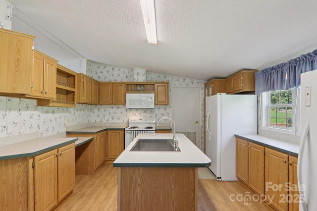 122 Dena Nix Lane, Hendersonville, NC 28792