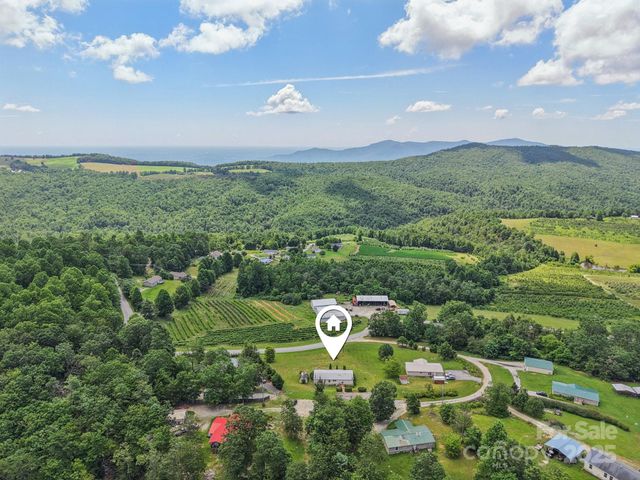 122 Dena Nix Lane, Hendersonville, NC 28792