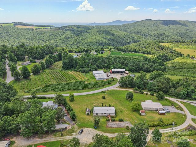 122 Dena Nix Lane, Hendersonville, NC 28792
