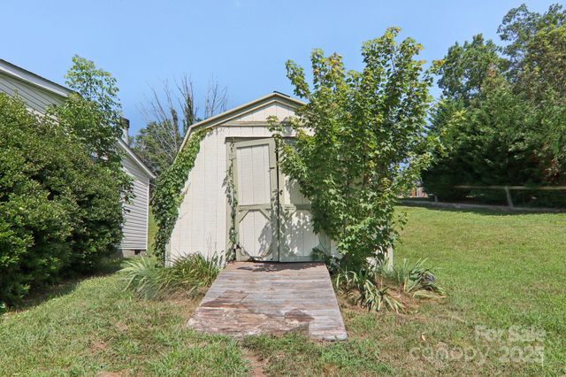 122 Dena Nix Lane, Hendersonville, NC 28792