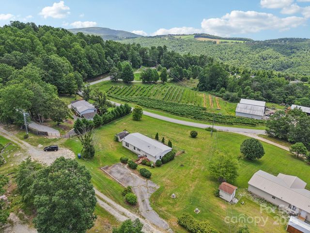 122 Dena Nix Lane, Hendersonville, NC 28792