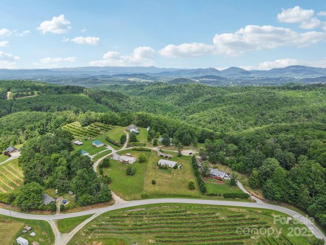 122 Dena Nix Lane, Hendersonville, NC 28792