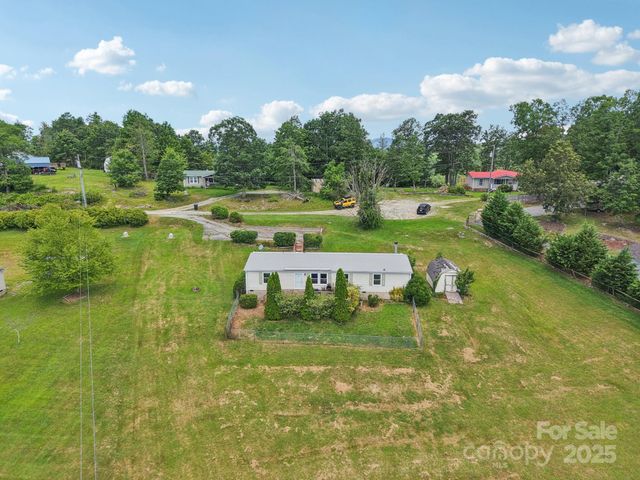 122 Dena Nix Lane, Hendersonville, NC 28792