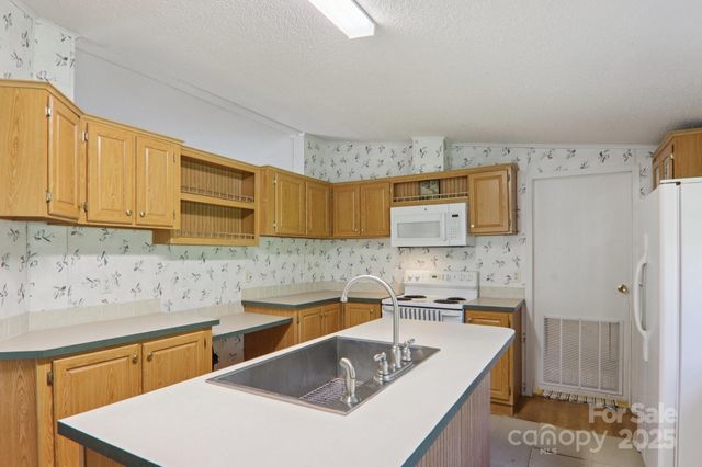122 Dena Nix Lane, Hendersonville, NC 28792