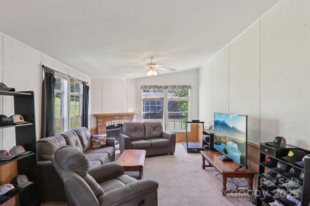 122 Dena Nix Lane, Hendersonville, NC 28792