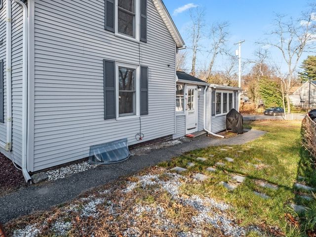 229 Sterling St, Clinton, MA 01510
