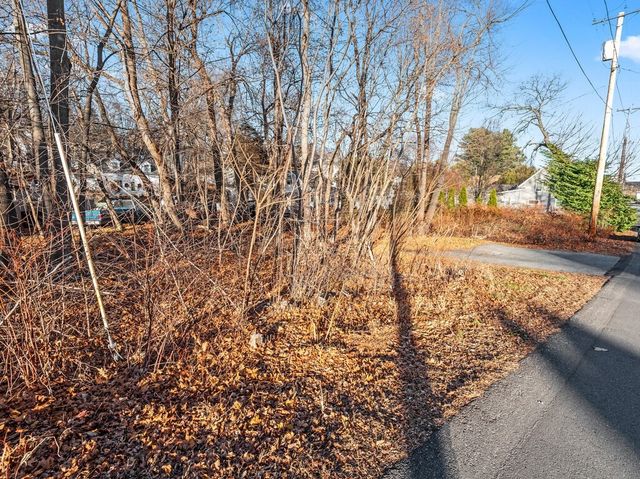 229 Sterling St, Clinton, MA 01510