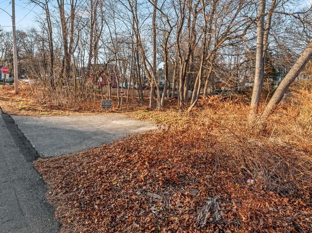 229 Sterling St, Clinton, MA 01510