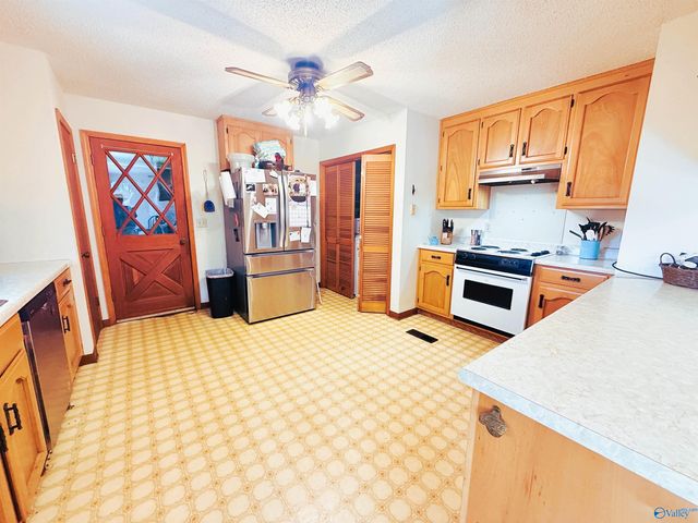 2143 Union Grove Road, Guntersville, AL 35976