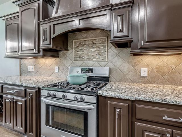 17400 Barrington Hills Lane, Edmond, OK 73012