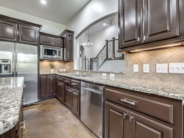 17400 Barrington Hills Lane, Edmond, OK 73012
