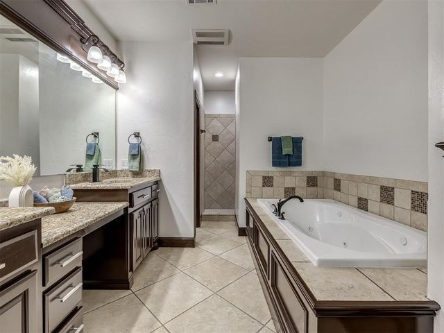 17400 Barrington Hills Lane, Edmond, OK 73012