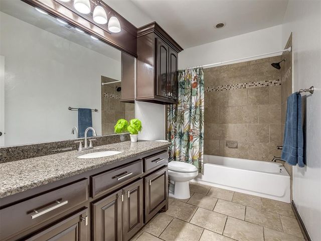 17400 Barrington Hills Lane, Edmond, OK 73012