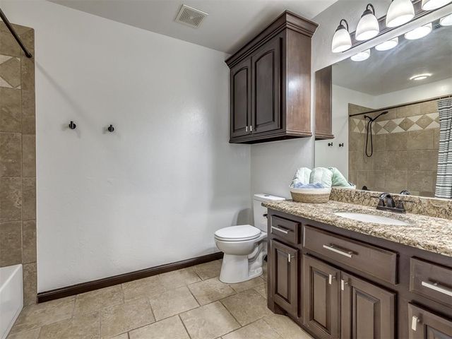 17400 Barrington Hills Lane, Edmond, OK 73012