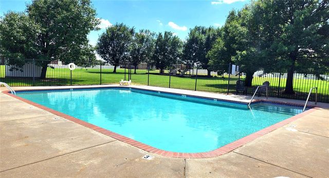 17400 Barrington Hills Lane, Edmond, OK 73012