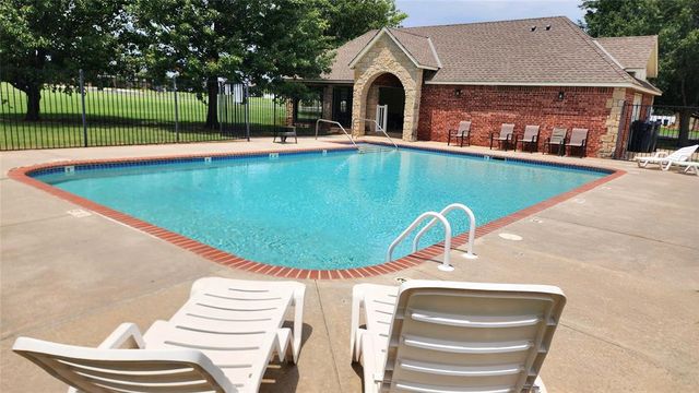 17400 Barrington Hills Lane, Edmond, OK 73012