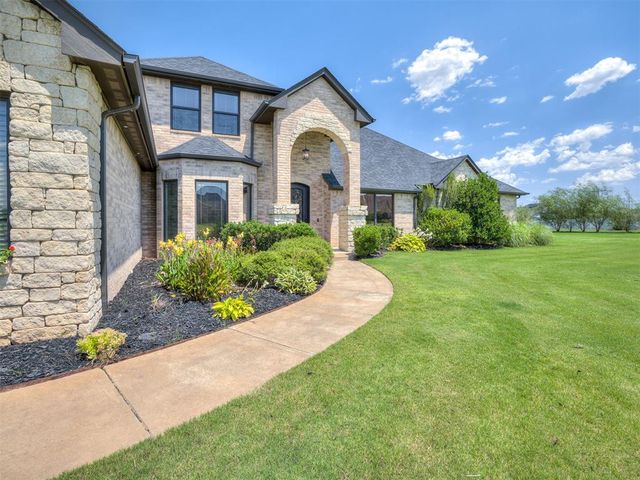 17400 Barrington Hills Lane, Edmond, OK 73012