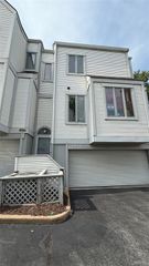 8 Columbus Square Dr, St Louis, MO 63101