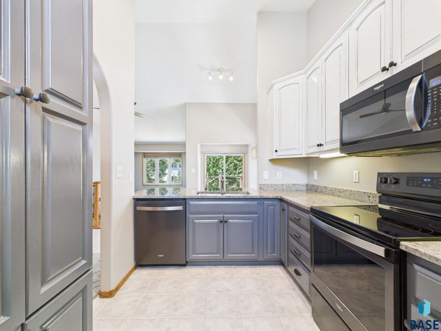 917 S Charlotte Ave, Sioux Falls, SD 57103