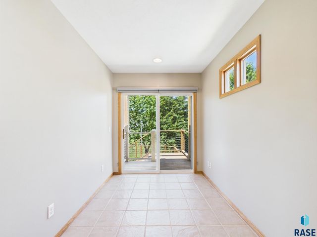 917 S Charlotte Ave, Sioux Falls, SD 57103