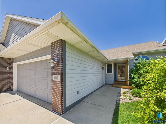 917 S Charlotte Ave, Sioux Falls, SD 57103