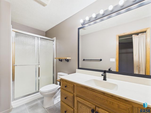 917 S Charlotte Ave, Sioux Falls, SD 57103