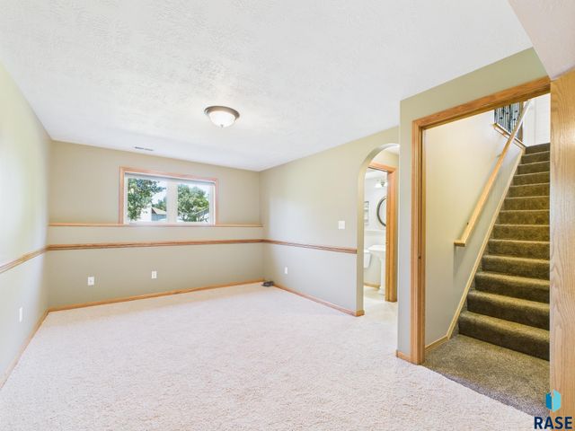 917 S Charlotte Ave, Sioux Falls, SD 57103