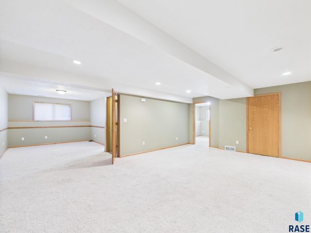917 S Charlotte Ave, Sioux Falls, SD 57103